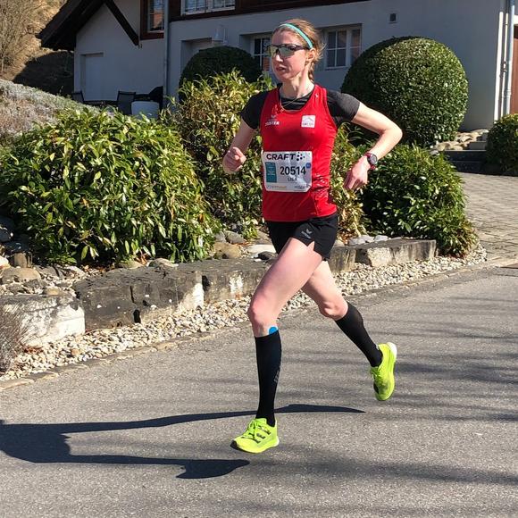 Kerzerslauf Lisa Gubler beim 5kmLauf auf dem Podest LC Uster